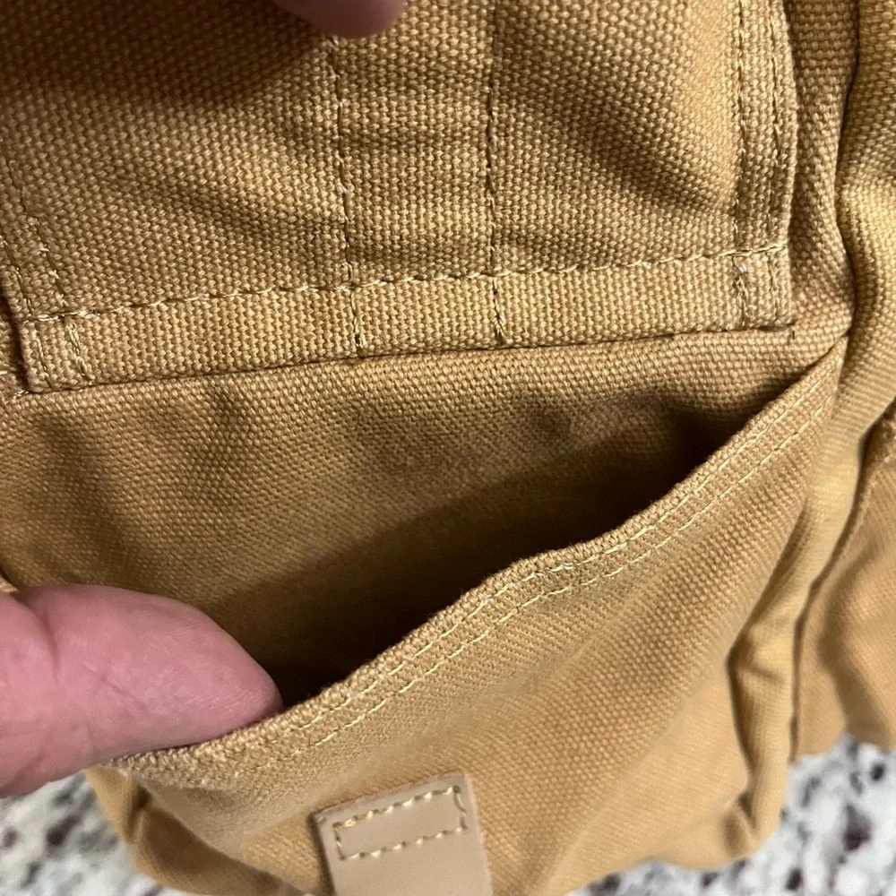 Pre-Owned OHUHU Tan Canvas Digital Camera Messenger Style Bag. Great Condition